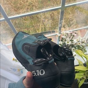 5.10 constellation climbing shoes